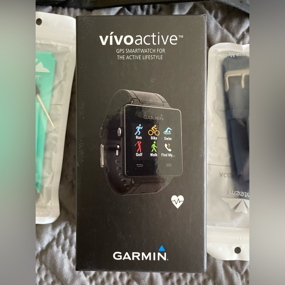 VivoActive Garmin watch with heart monitor and 10 color bands